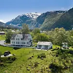 Huse Gjestegard Feriehus Kinsarvik