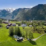 Huse Gjestegard Feriehus *