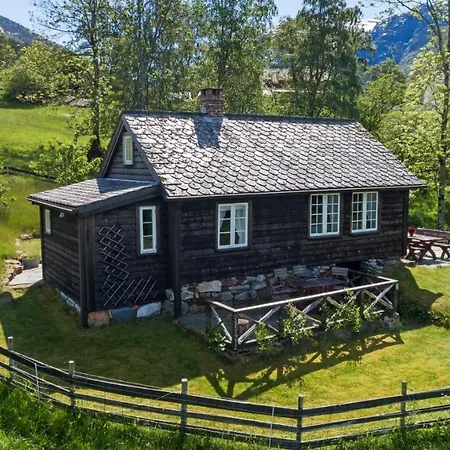 Huse Gjestegard Holiday home Kinsarvik