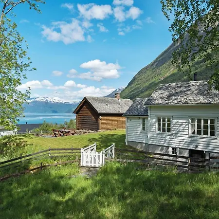 Holiday home Huse Gjestegard *