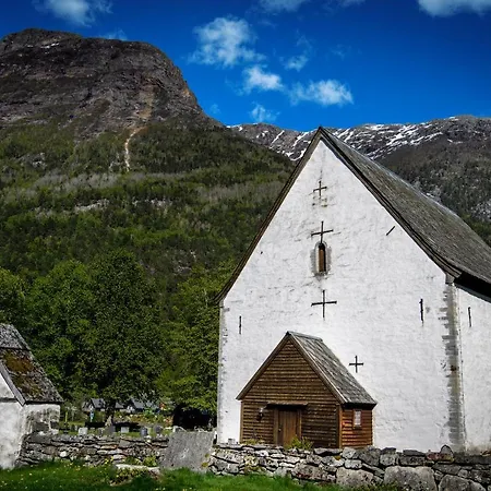 Semesterbostad Huse Gjestegard