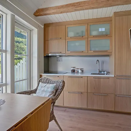 Huse Gjestegard Holiday home *