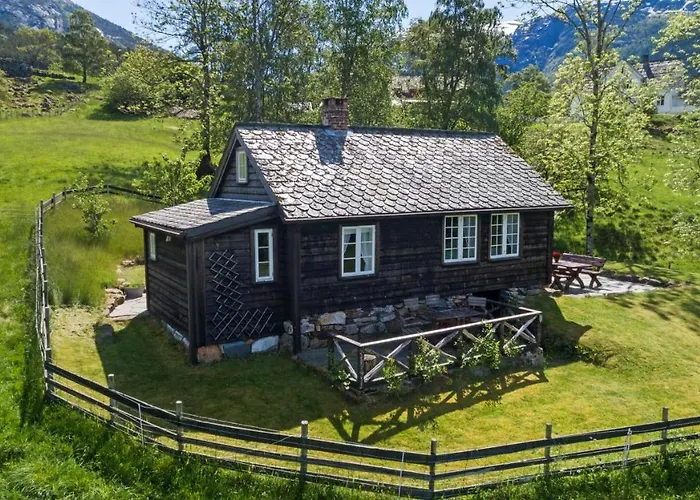 Huse Gjestegard Дом отдыха Кинсарвик