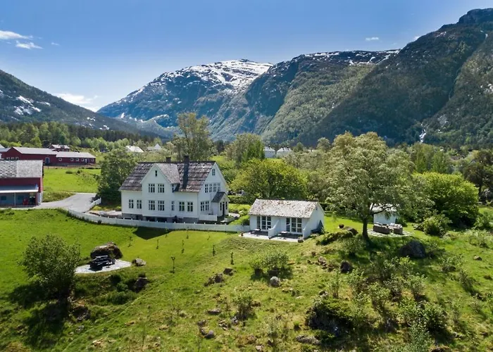 Huse Gjestegard Дом отдыха Кинсарвик