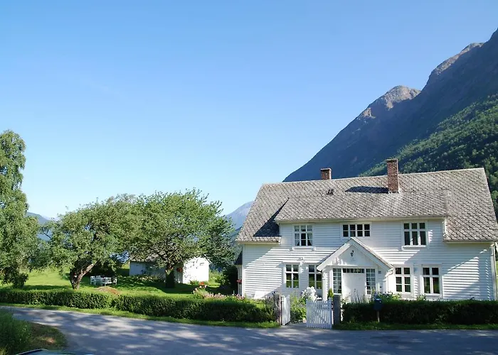 Huse Gjestegard Кинсарвик