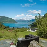 Huse Gjestegard * Kinsarvik
