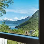 Huse Gjestegard *