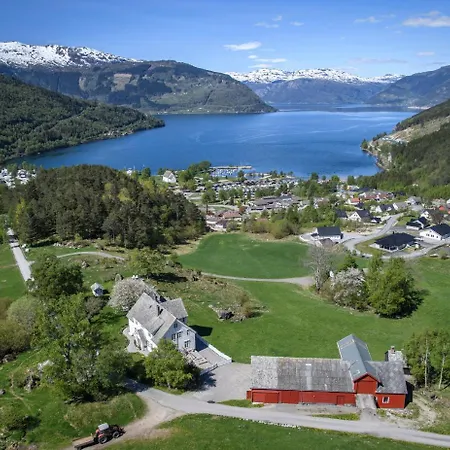 Huse Gjestegard *